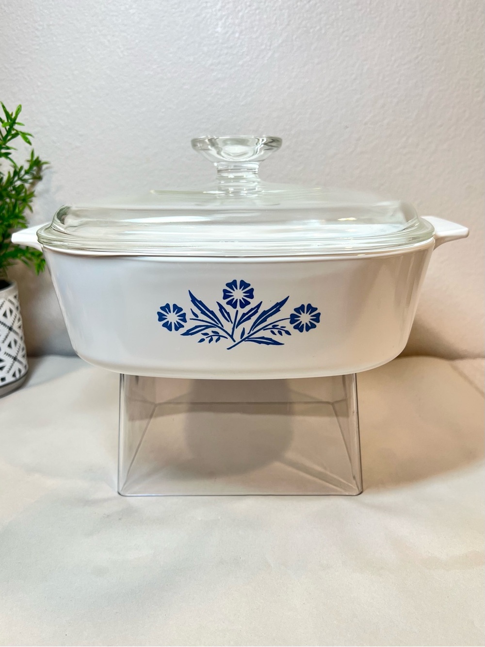 EUC Vintage CorningWare “Blue Cornflower” 2L Casserole Dish with Glass Lid
